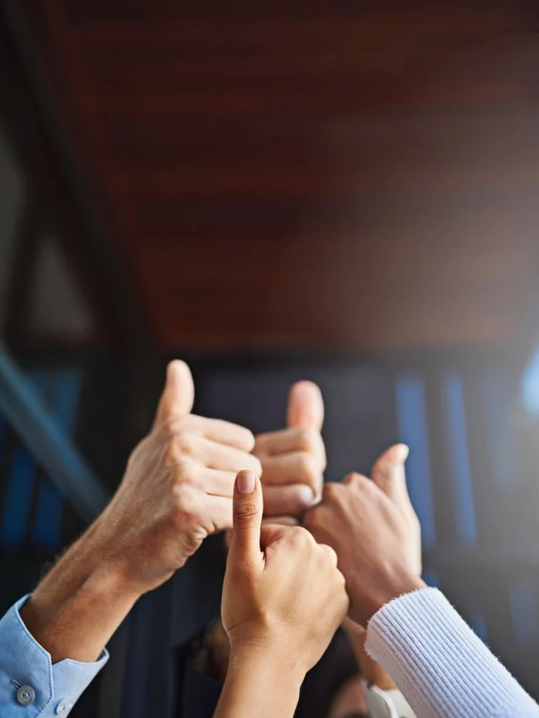 hands doing thumbs up
