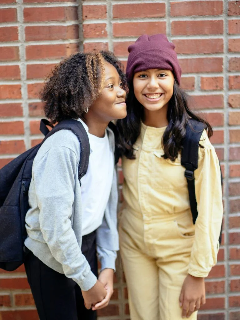 a picture of 2 pre teen girls