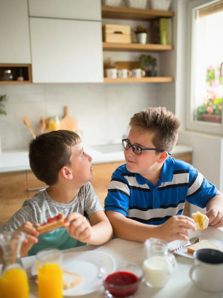 2 siblings having breakfast together